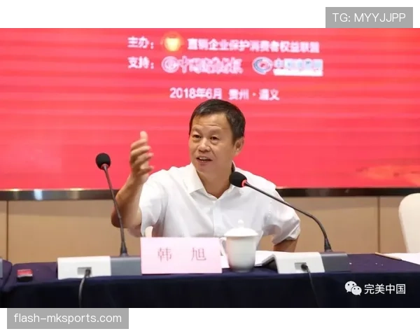 韩旭训练完啃鸡腿那一下，真把自律和馋嘴焊一块了